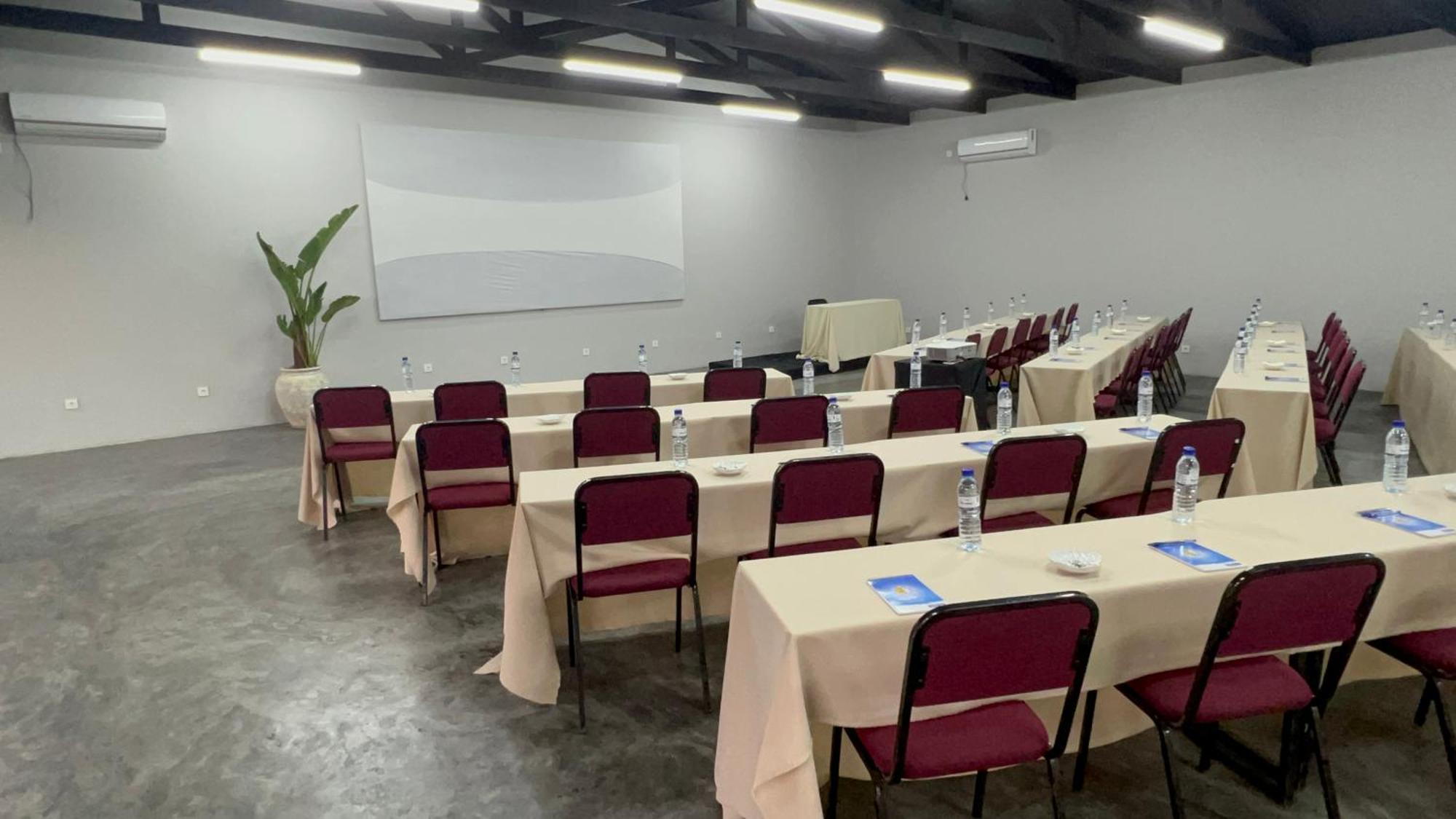 Nkanhi Centro De Conferencias E Hotel Понта-ду-Ору Екстер'єр фото
